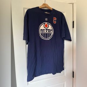 Connor Mcdavid Oilers t-shirt.
